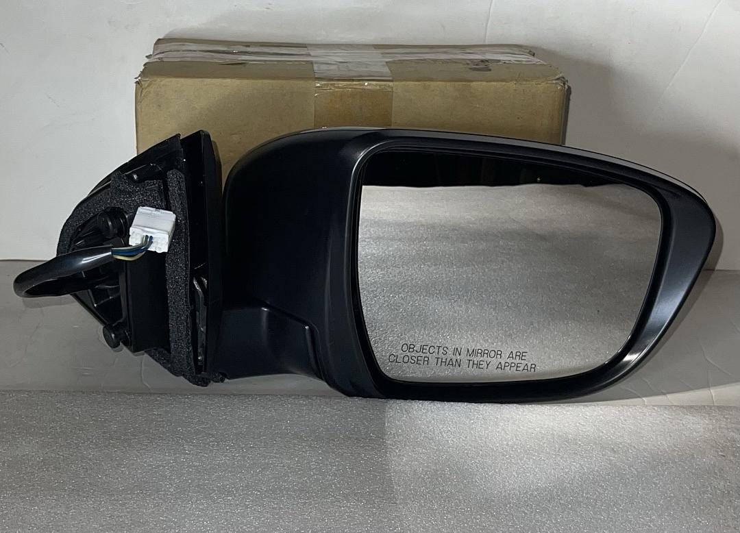 Nissan Rogue Sport Passenger Side Power / Signal Mirror for 2017 to 2020