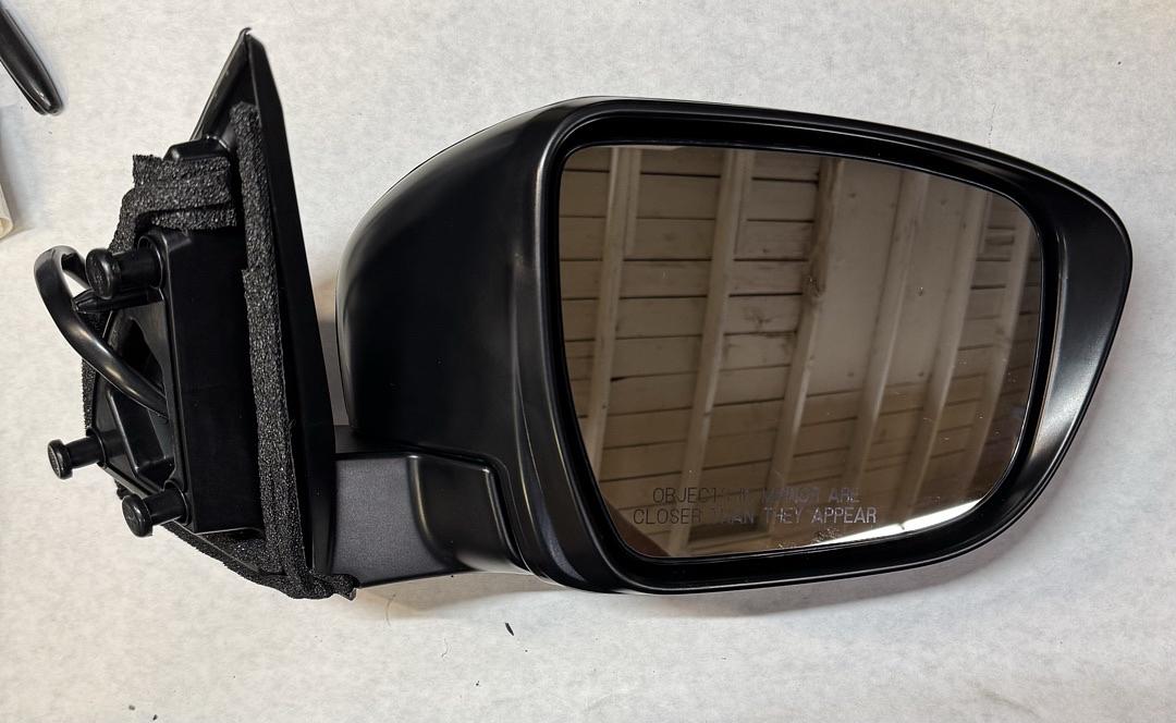 Nissan Rogue Sport Passenger Side Power / Signal Mirror for 2017 to 2020