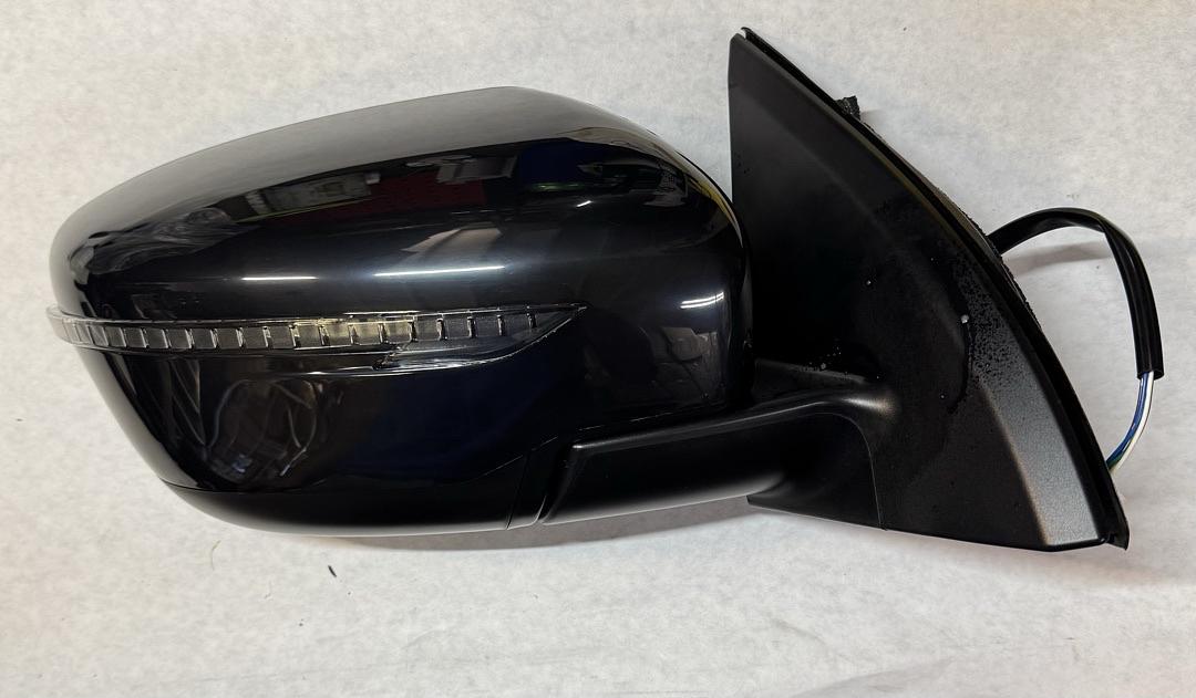 Nissan Rogue Sport Passenger Side Power / Signal Mirror for 2017 to 2020