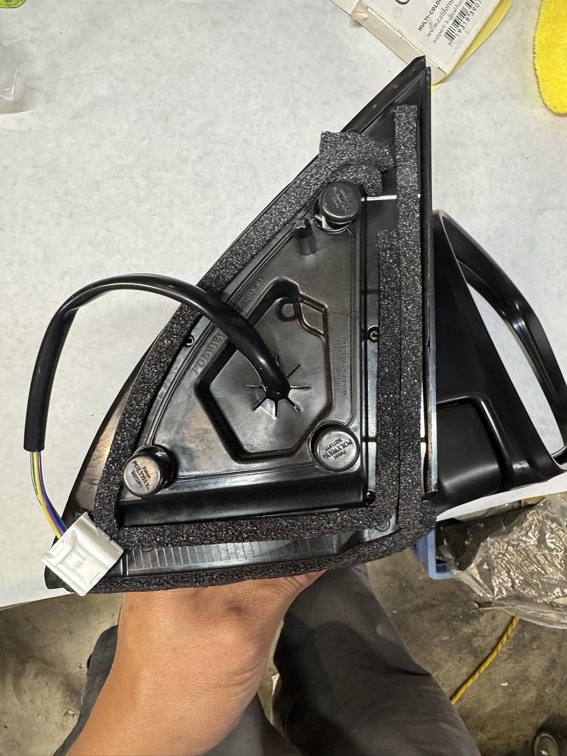 Nissan Rogue Sport Passenger Side Power / Signal Mirror for 2017 to 2020