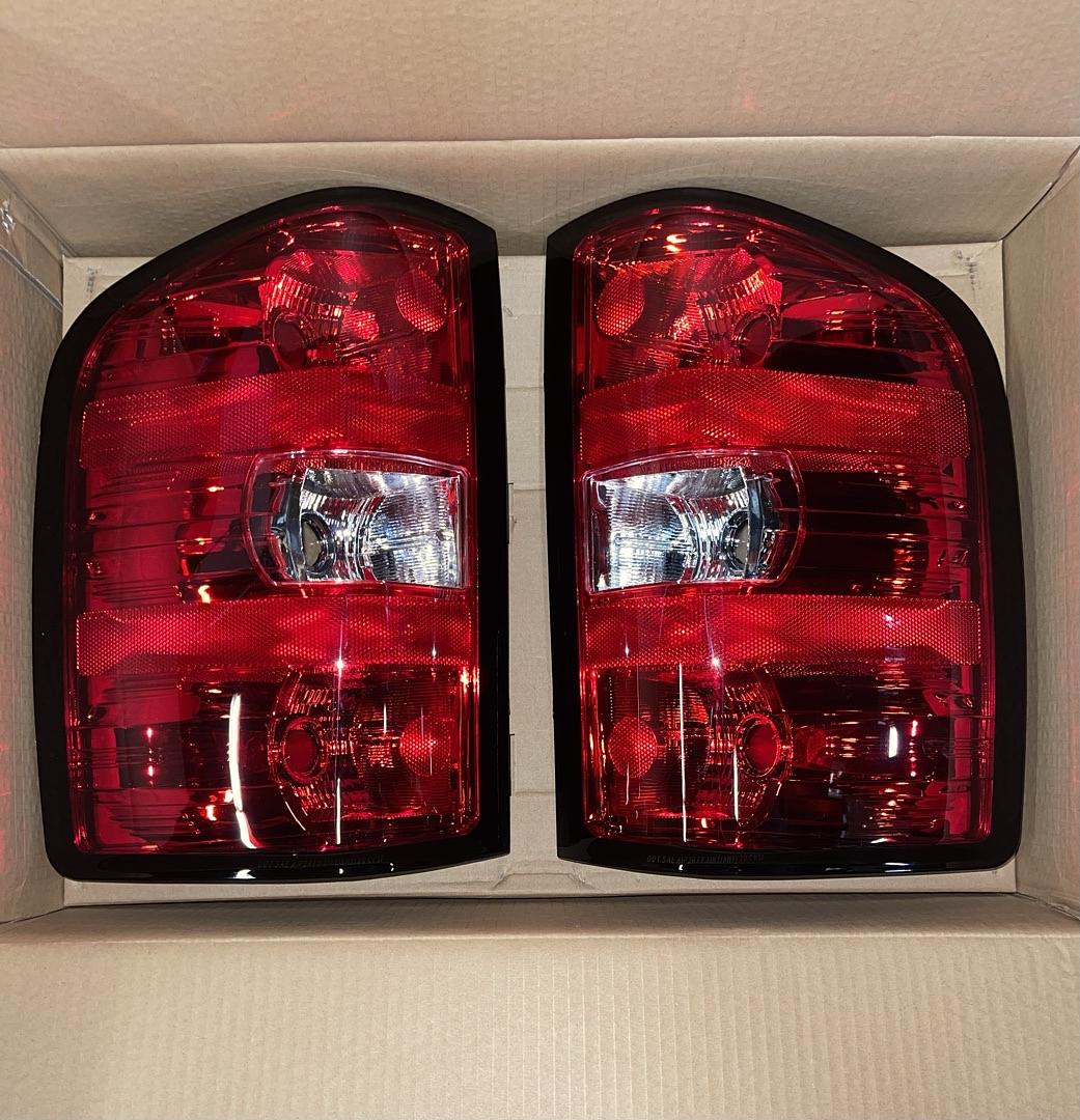 07-13 chevy silverado 1500 OEM style red Taillights