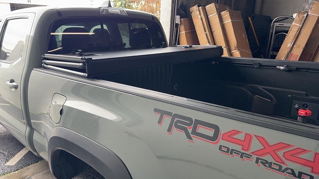 05-15 Toyota Tacoma 5Ft Hard Tri Fold