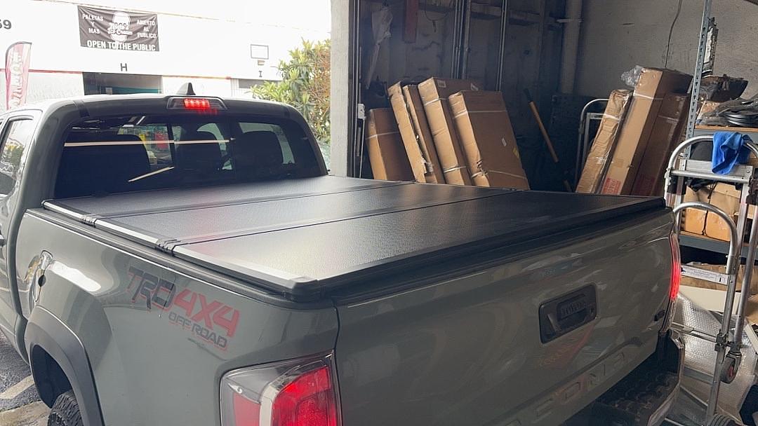 05-15 Toyota Tacoma 5Ft Hard Tri Fold