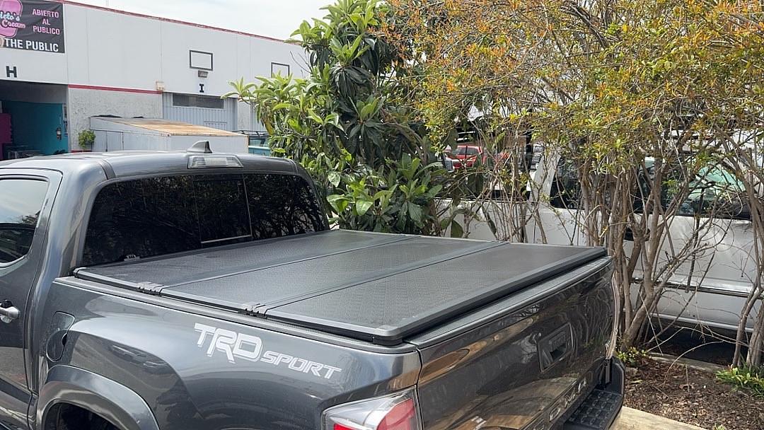05-15 Toyota Tacoma 5Ft Hard Tri Fold