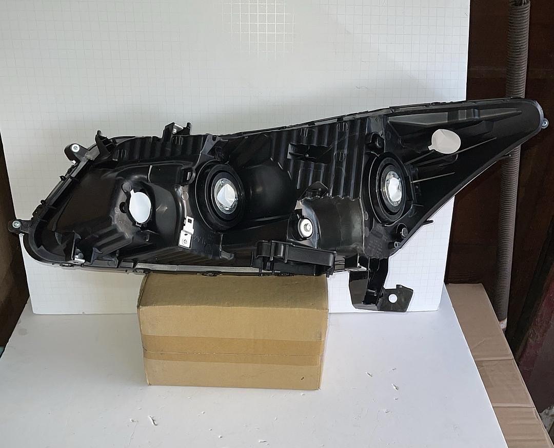 2008 to 2012 Honda Accord Sedan Right Passenger Side Headlight Luz Derecha