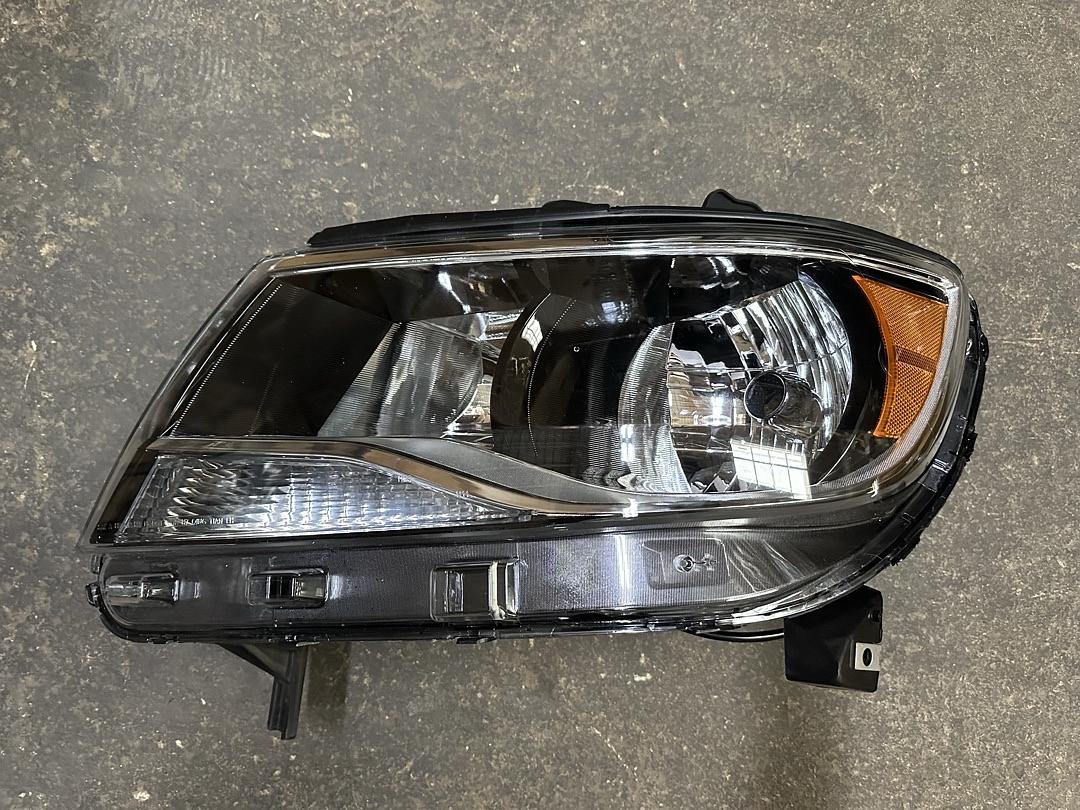 As Is OEM-HL-0055-L 15-20 Chevy Colorado Left Side/ Driver Side Headlights Black Amber