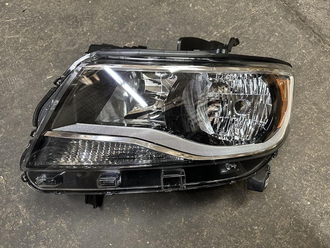 As Is OEM-HL-0055-L 15-20 Chevy Colorado Left Side/ Driver Side Headlights Black Amber