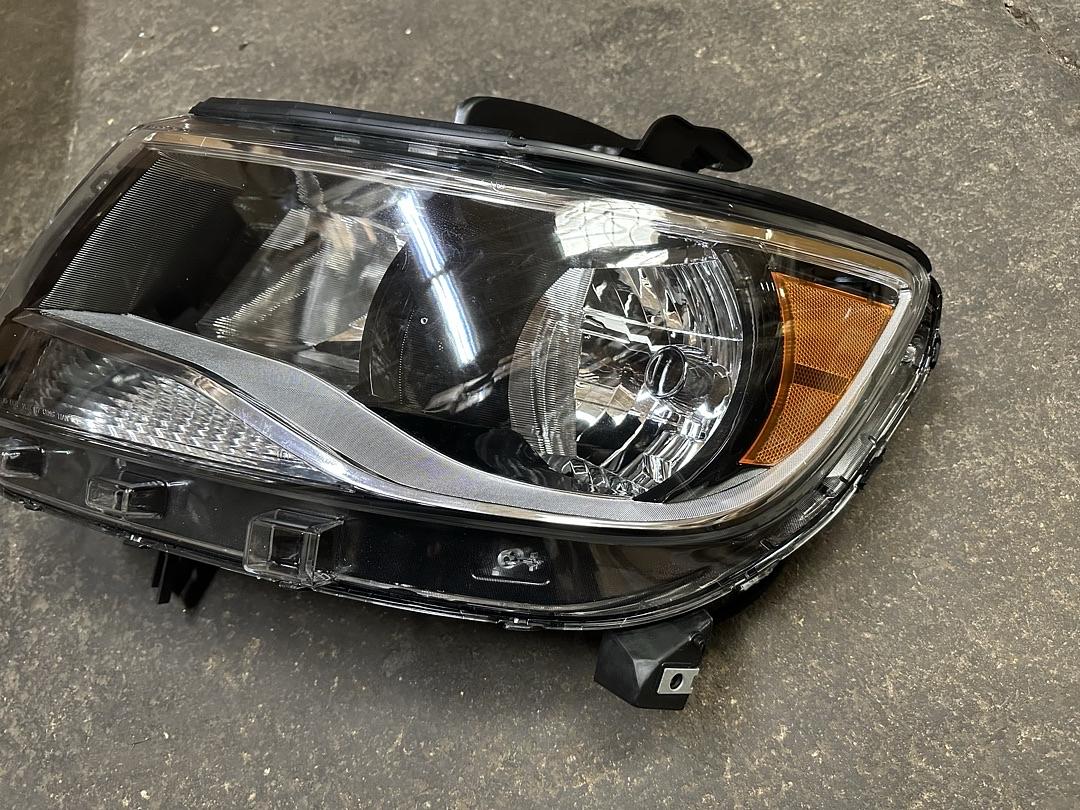 As Is OEM-HL-0055-L 15-20 Chevy Colorado Left Side/ Driver Side Headlights Black Amber
