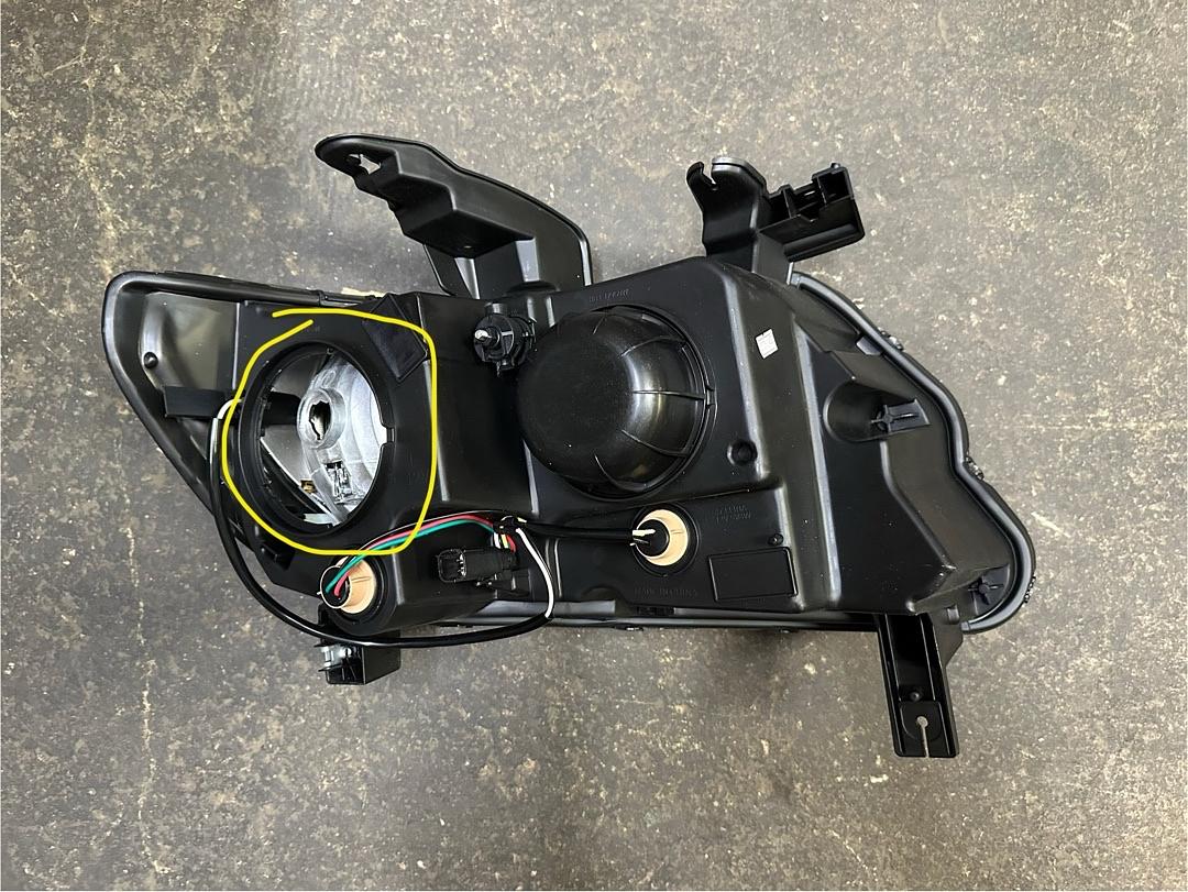 As Is OEM-HL-0055-L 15-20 Chevy Colorado Left Side/ Driver Side Headlights Black Amber