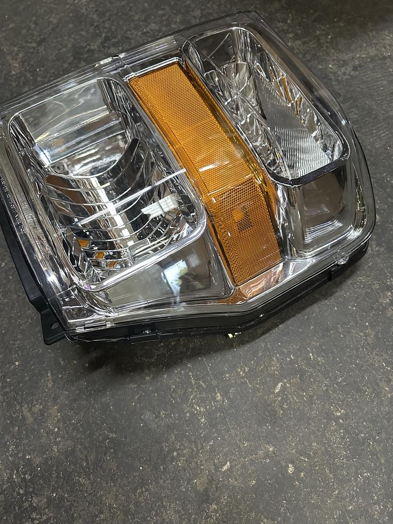 08-10 Ford F-250 / F-350 / F-450 / F-550 Super Duty Ledt Side Driver Side Headlight OE Style Chrome Amber