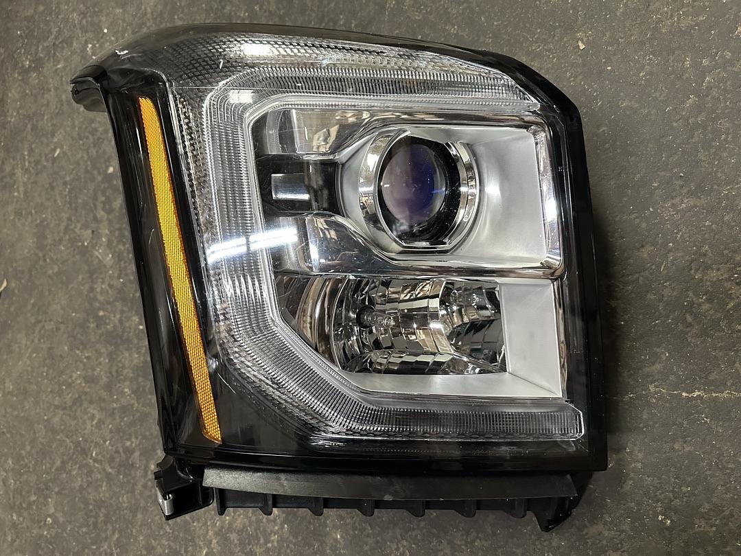 15-20 GMC Passenger Side/ Right Side Headlight Yukon XL Factory Replacement