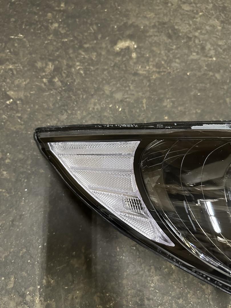 11-14 Hyundai Sonata Passenger Side/ Right Side Headlight Black Clear