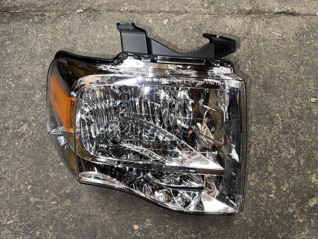 07-14 Ford Exploer Passenger Right Side Headlight