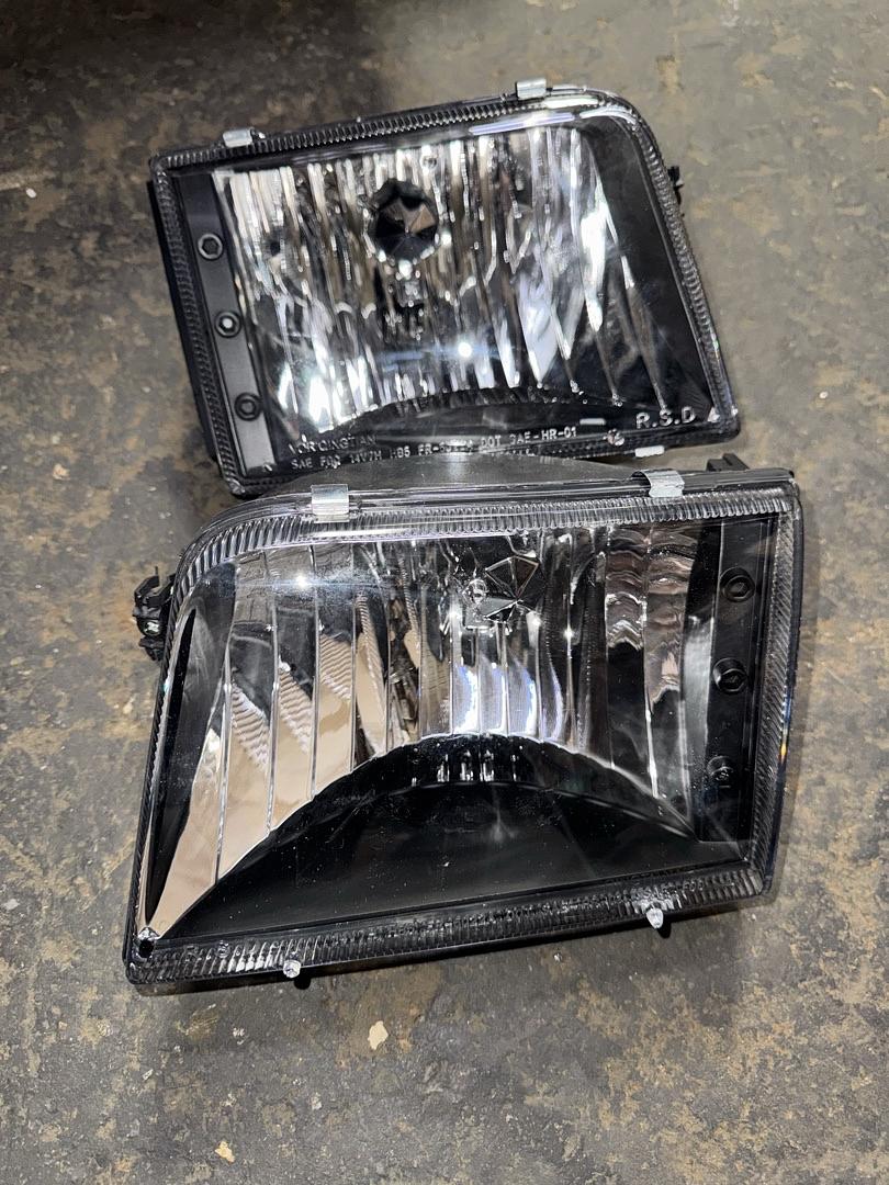 99-11 Ford ranger Headlights 2pc