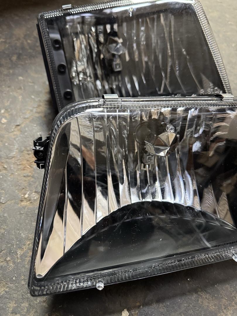 99-11 Ford ranger Headlights 2pc