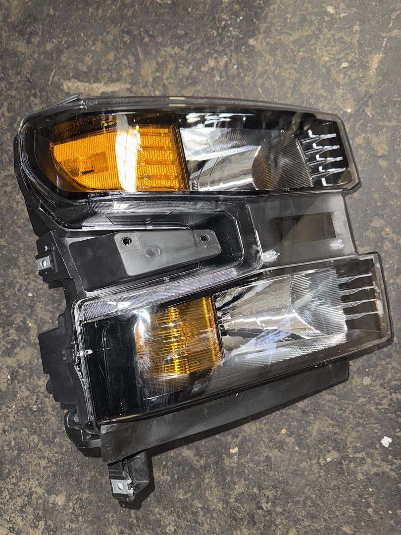 R-HL-OH-CSIL19-BK-AM 19-21 Chevy Silverado Right