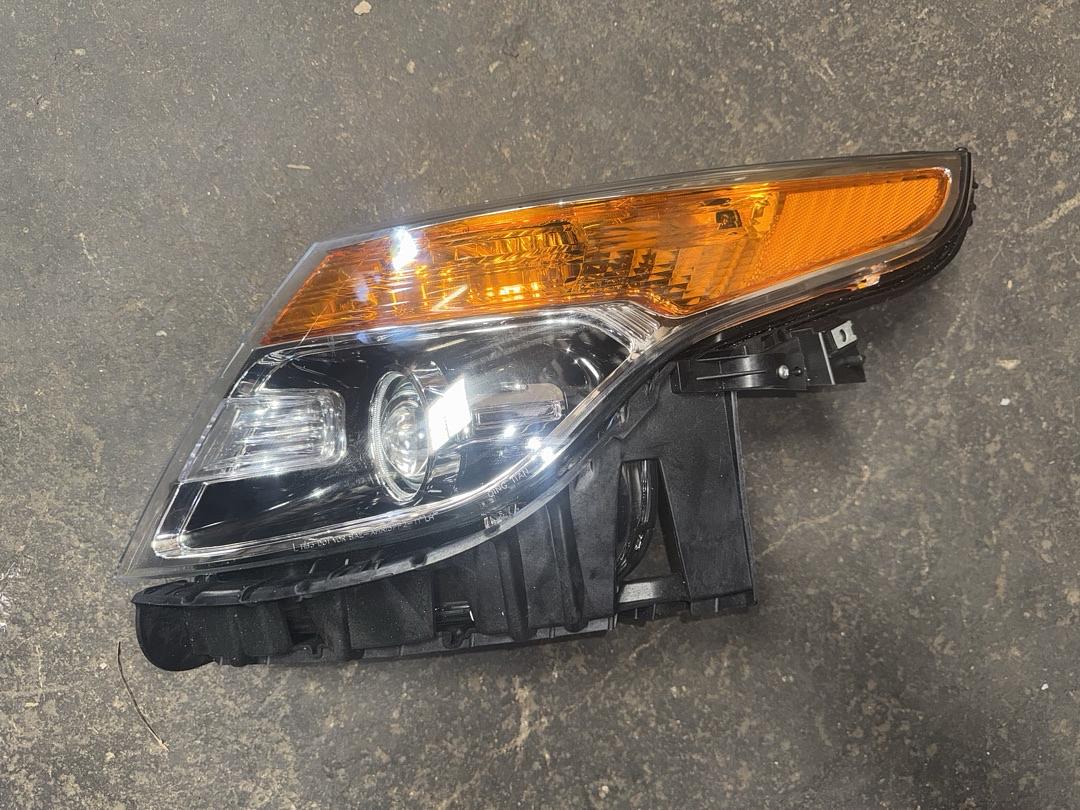 11-15 Ford Explorer Driver Left side Headlight