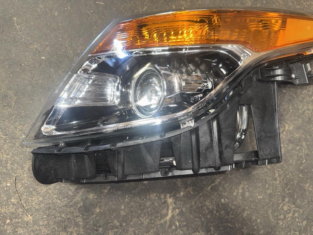 11-15 Ford Explorer Driver Left side Headlight