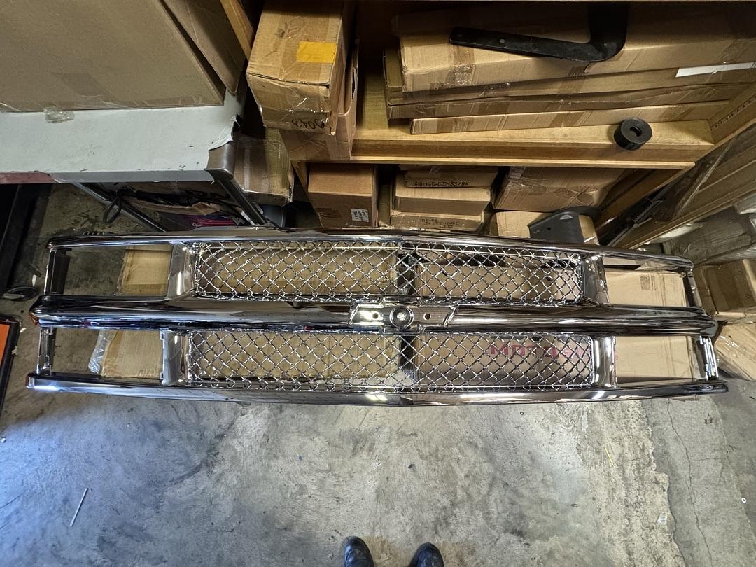 94-00 Chevy C/K Suburban Front Bumper Grille Grill