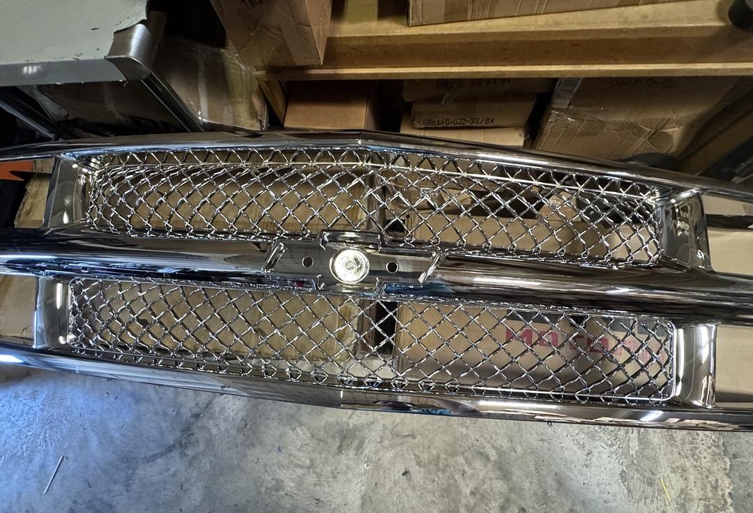 94-00 Chevy C/K Suburban Front Bumper Grille Grill