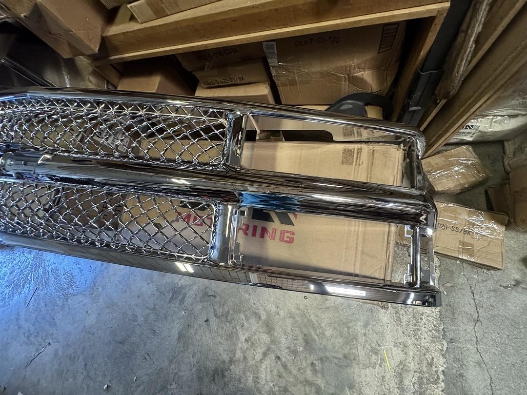 94-00 Chevy C/K Suburban Front Bumper Grille Grill
