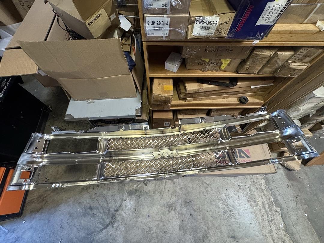 94-00 Chevy C/K Suburban Front Bumper Grille Grill