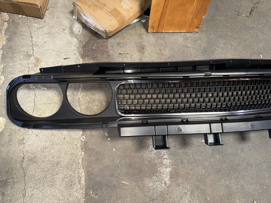 08-14 Dodge Challenger Front Bumper Grille Grill