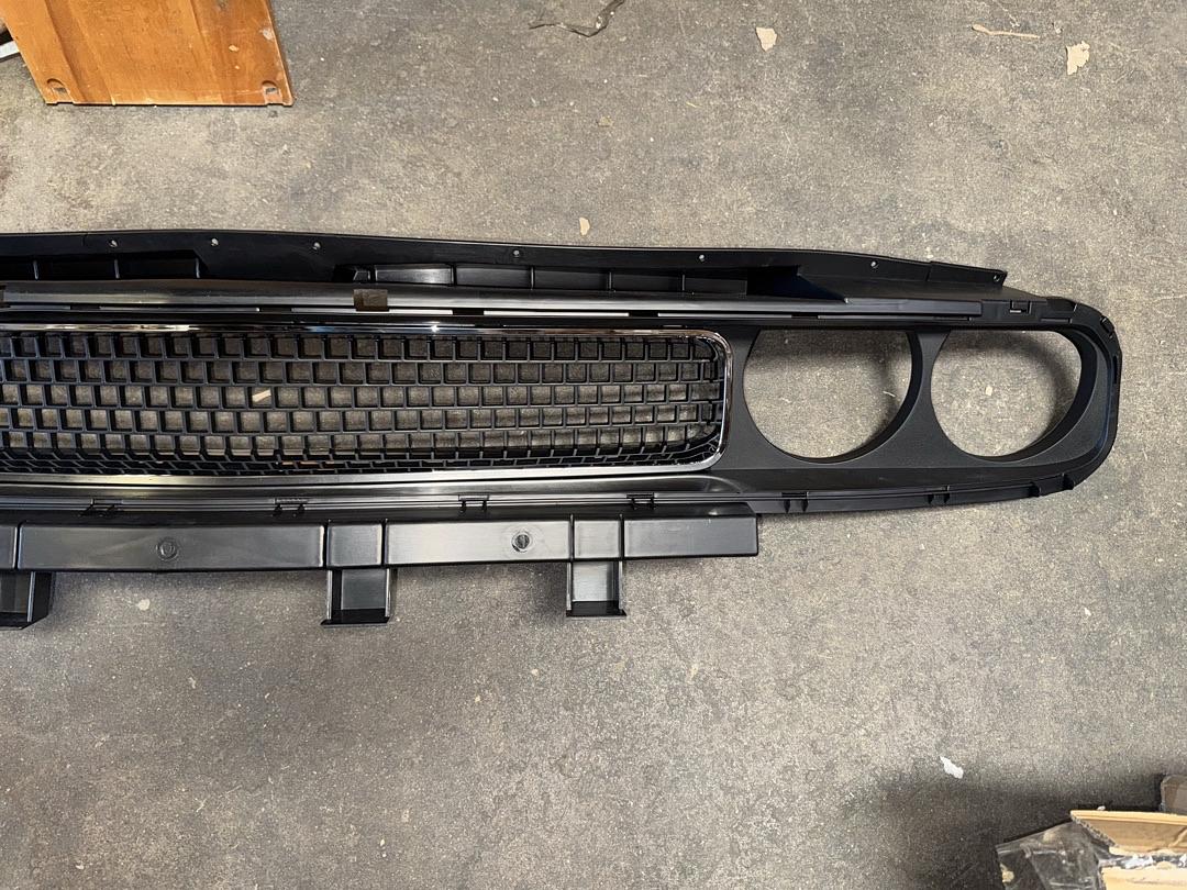 08-14 Dodge Challenger Front Bumper Grille Grill