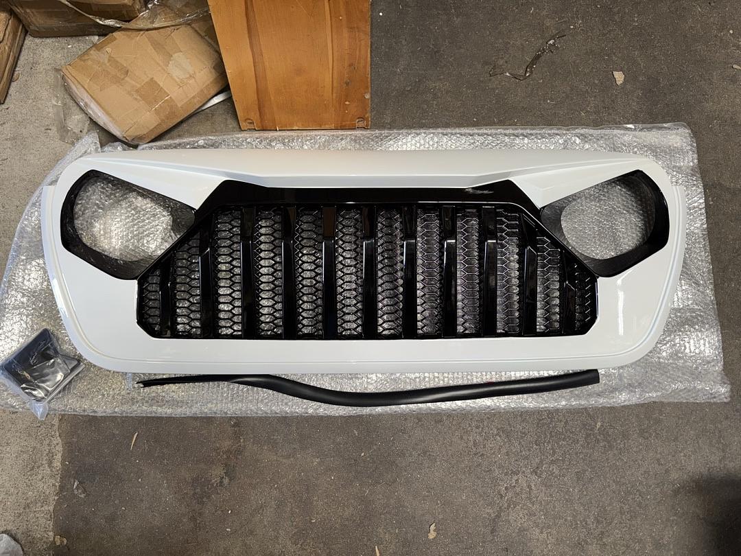 2018-2024 Jeep Wrangler JL and 2020-2024 Gladiator JT Models w/o TrailCam Front Bumper Grille Grill