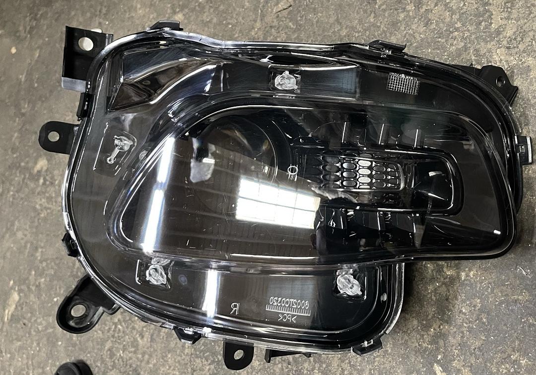 14-18 Cherokee Headlight Housing Assembly RH Halogen Headlamp Front Passenger Side