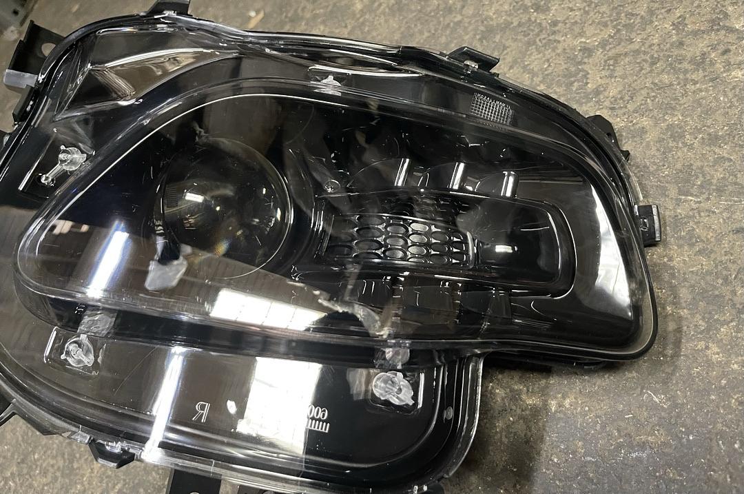 14-18 Cherokee Headlight Housing Assembly RH Halogen Headlamp Front Passenger Side