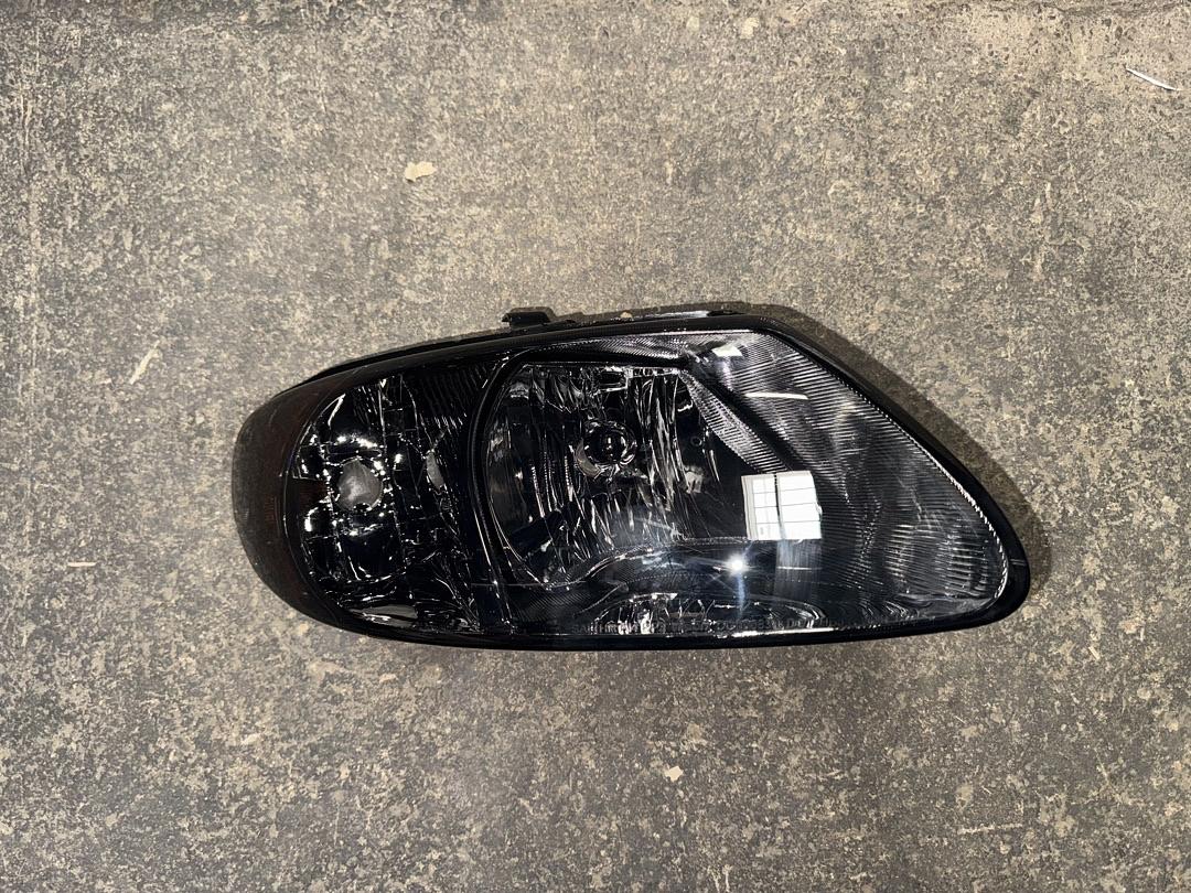 Single Passenger Right Side HL-OH-013-SM-AM-(R)01-07 Chrysler Town & Country Headlight