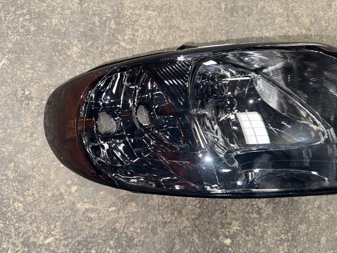 Single Passenger Right Side HL-OH-013-SM-AM-(R)01-07 Chrysler Town & Country Headlight