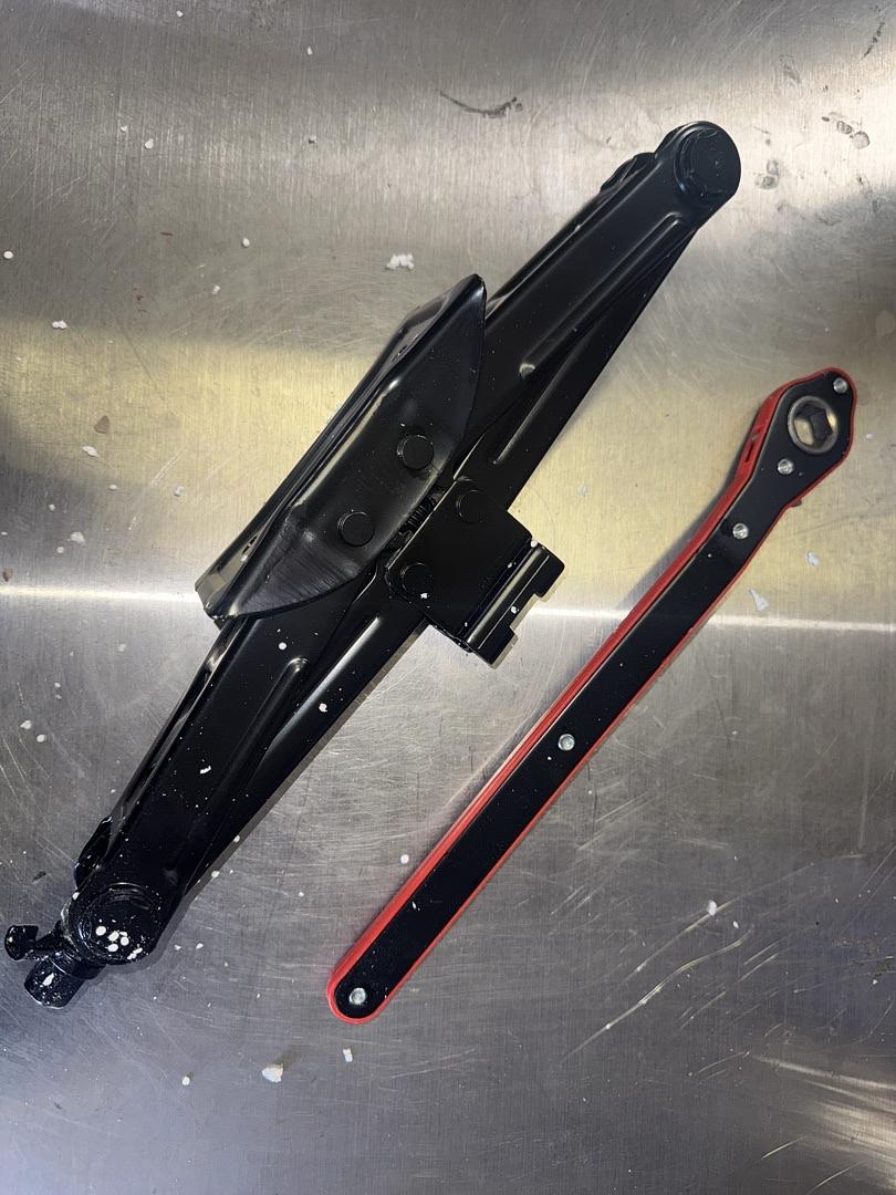 ‚úÖTools-00282 1.5 Ton 3306 lbs Scissor Lift Jack with Labor Saving Ratchet Wrench 4'' - 15.2'' Lifting Range