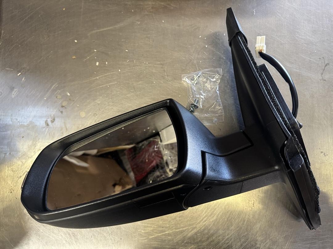 11-15 Kia Sorento Driver left side mirror