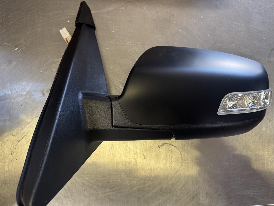 11-15 Kia Sorento Driver left side mirror