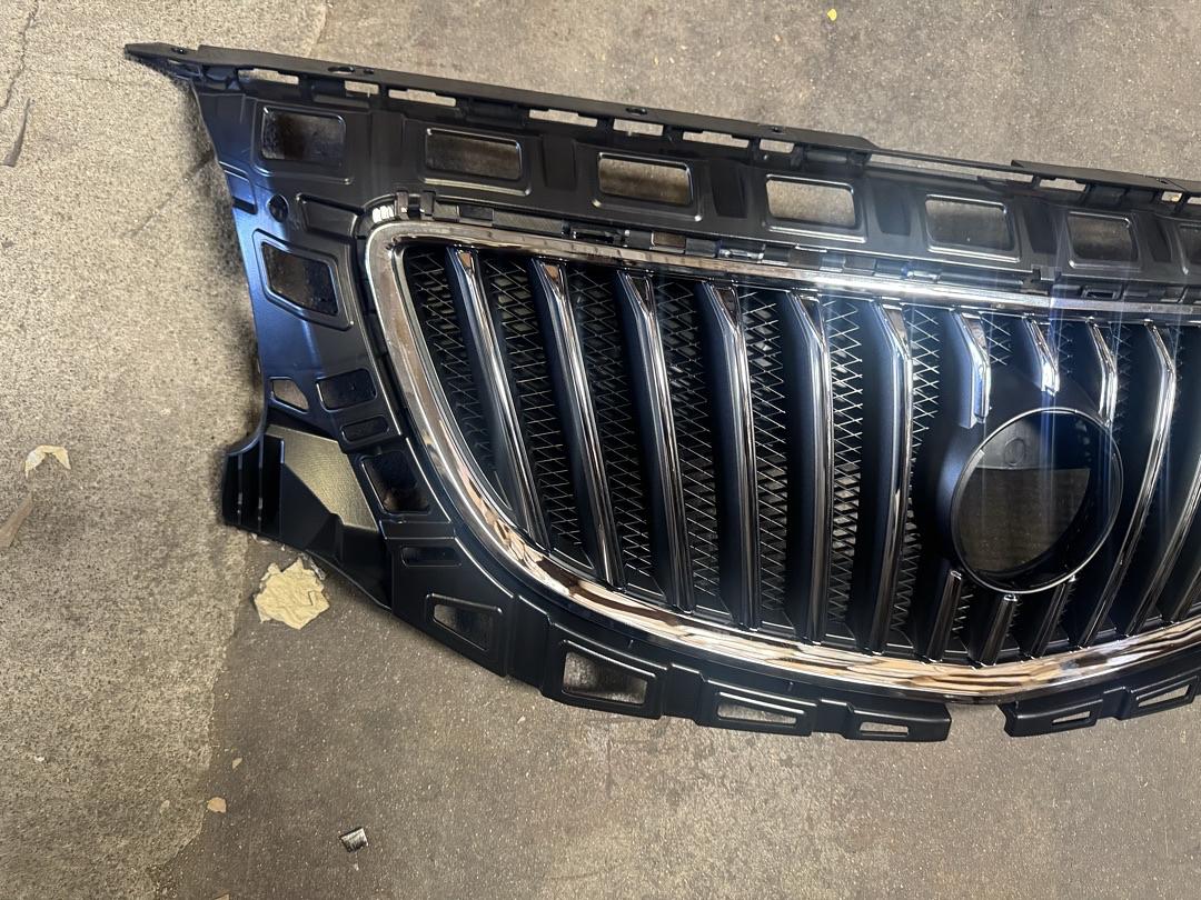 OB-OEM-GR-GM1200653 11-13 Buick Regal with Base CXL Premium Chrome Black Front Bumper Grille Grill