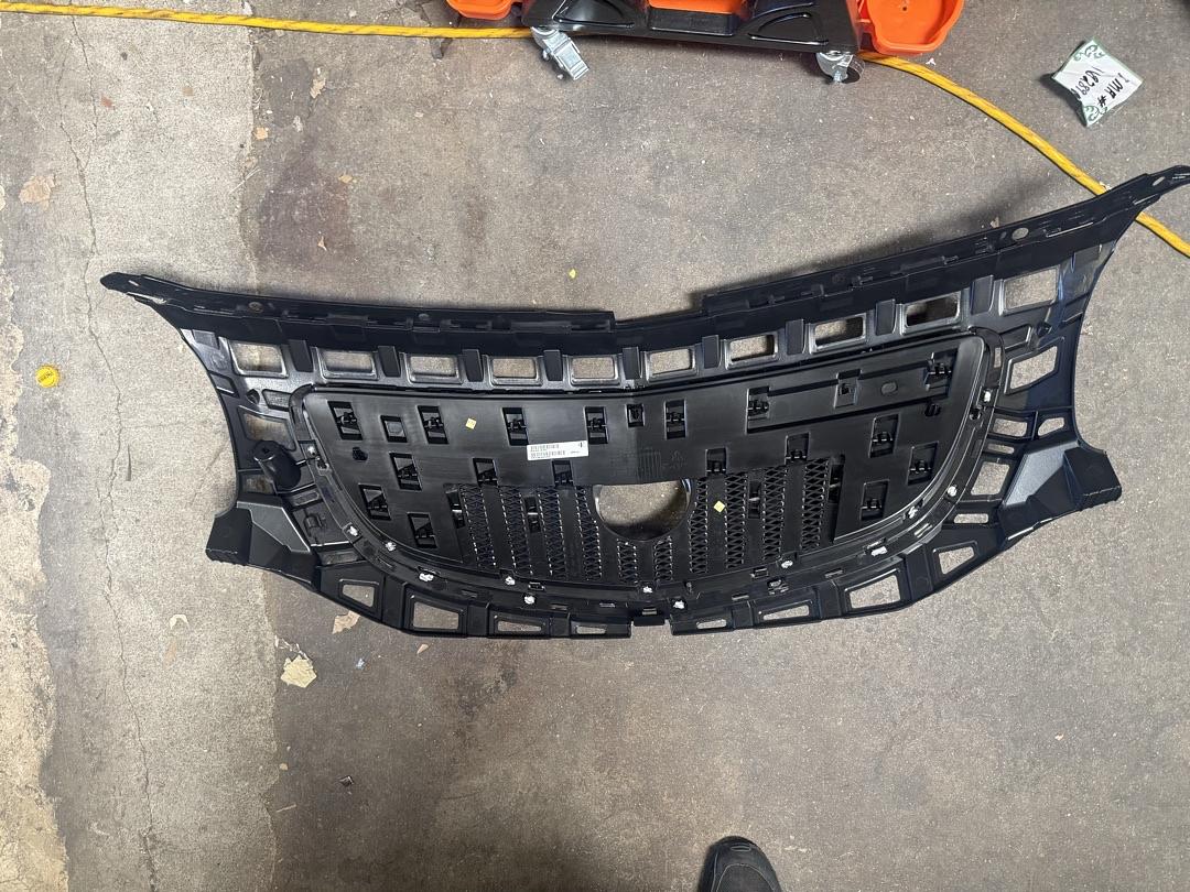 OB-OEM-GR-GM1200653 11-13 Buick Regal with Base CXL Premium Chrome Black Front Bumper Grille Grill