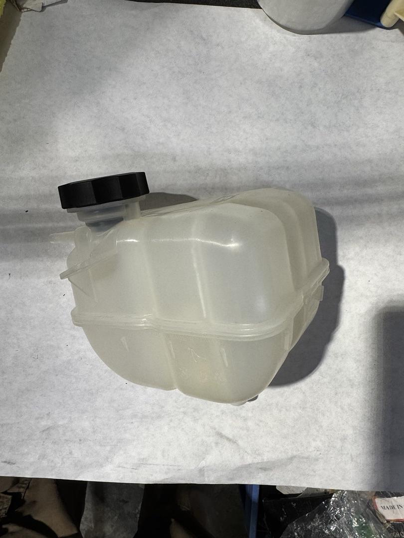 Coolant Overflow Reservoir Tank w/Cap Compatible with 07-10 Pontiac G6 / 07-12 Malibu / 07-09 Aura Fits Models W/O Fluid Level Sensor