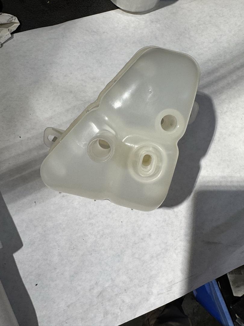 Coolant Overflow Reservoir Tank w/Cap Compatible with 07-10 Pontiac G6 / 07-12 Malibu / 07-09 Aura Fits Models W/O Fluid Level Sensor