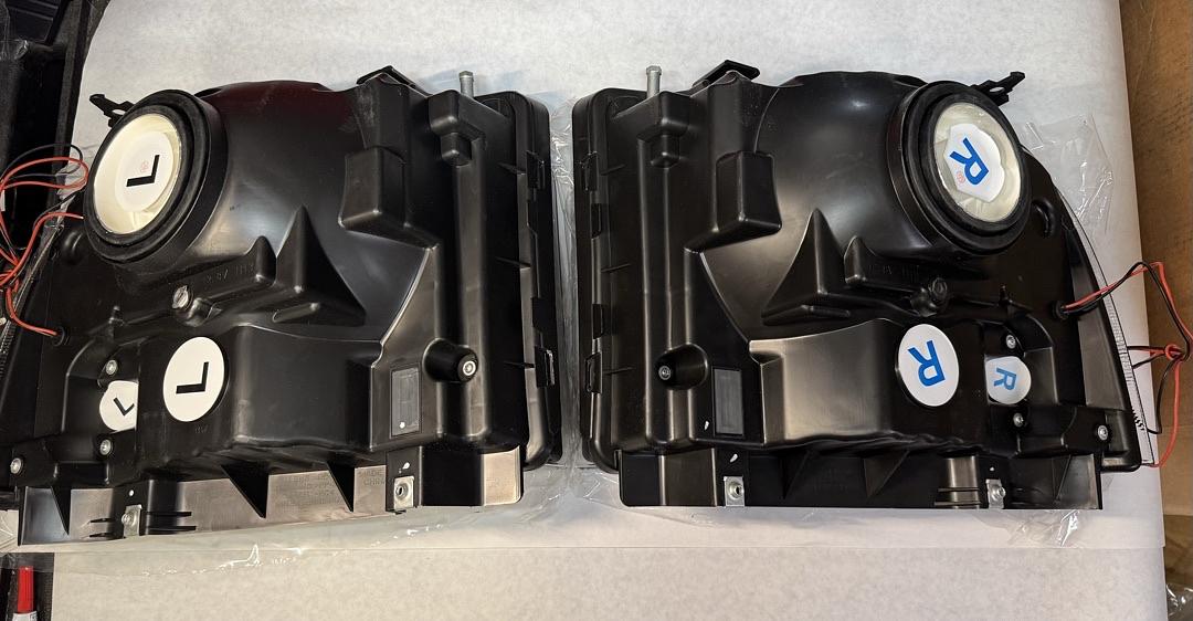 2005-2007 2005 2006 2007 05 06 07 Ford F250 F350 F450 F550 Super Duty/ 2005 Ford Excursion Driver and Passenger Side (Black Housing Amber Reflector)