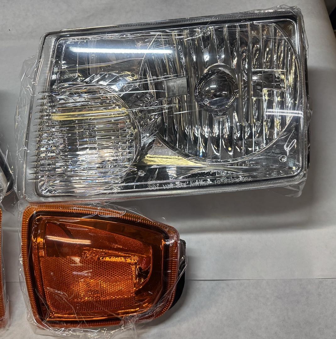 01-11 Ranger 2001-2011 Ranger 2001 2002 2003 2004 2005 2006 2007 2008 2009 2010 2011 Ford Ranger With Corner Light Left And Right Side