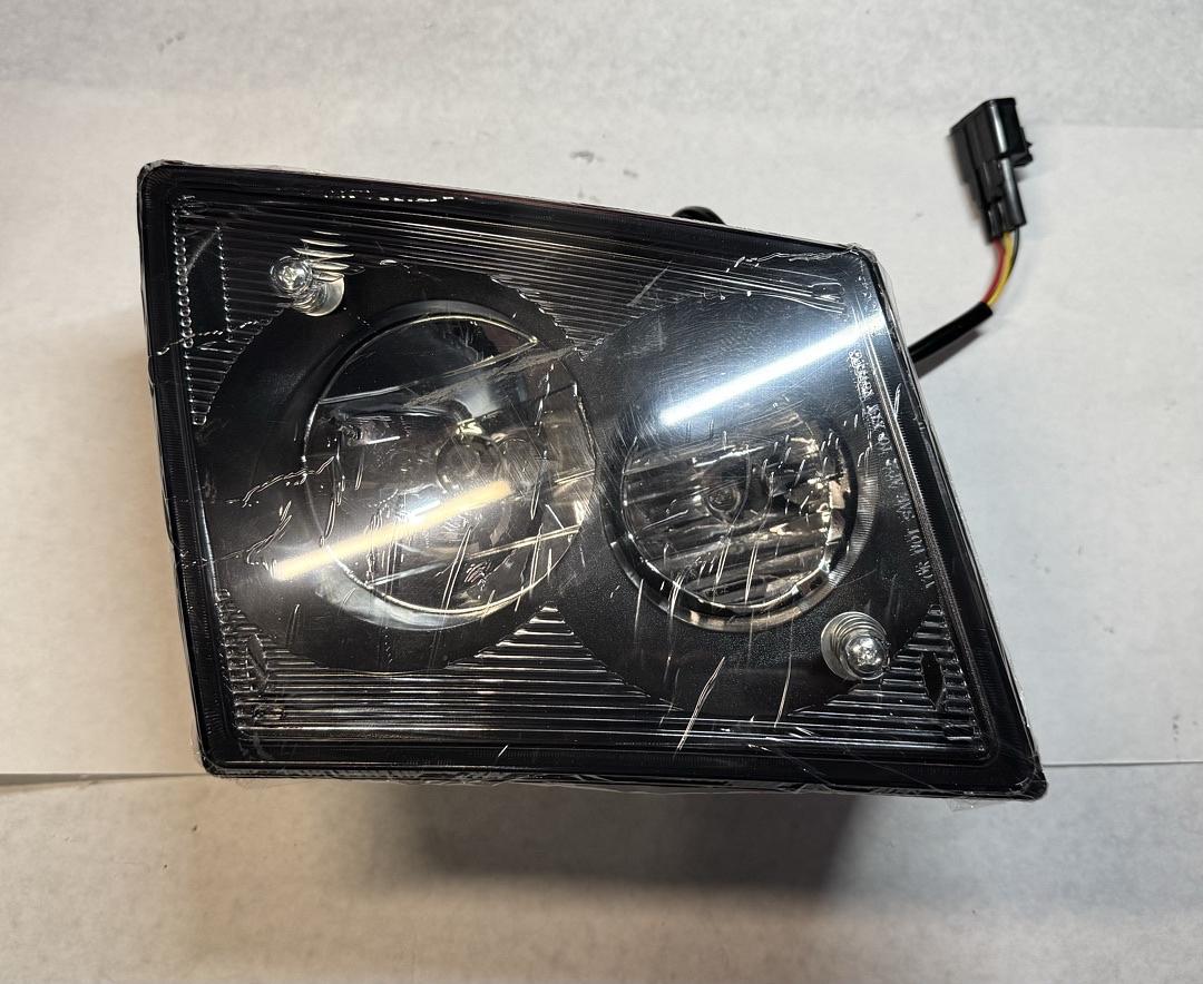 2003-2017 Volvo VN VNL 03-17 Volvo VN VNL Replacement Lamps Pair w/Wiring - Left And Right Side