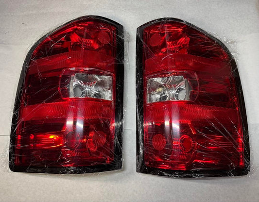 2007-2013 for Chevrolet Silverado 1500 2007-2014 for Chevrolet Silverado 2500 HD 2007-2014 for Chevrolet Silverado 3500 HD Tail Lamp Driver and Passenger Side