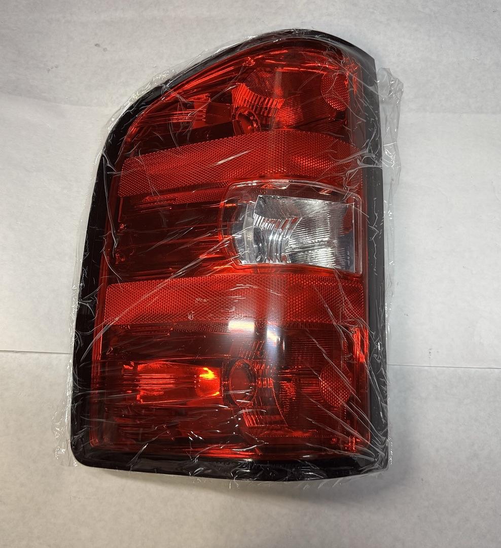 2007-2013 for Chevrolet Silverado 1500 2007-2014 for Chevrolet Silverado 2500 HD 2007-2014 for Chevrolet Silverado 3500 HD Tail Lamp Driver and Passenger Side