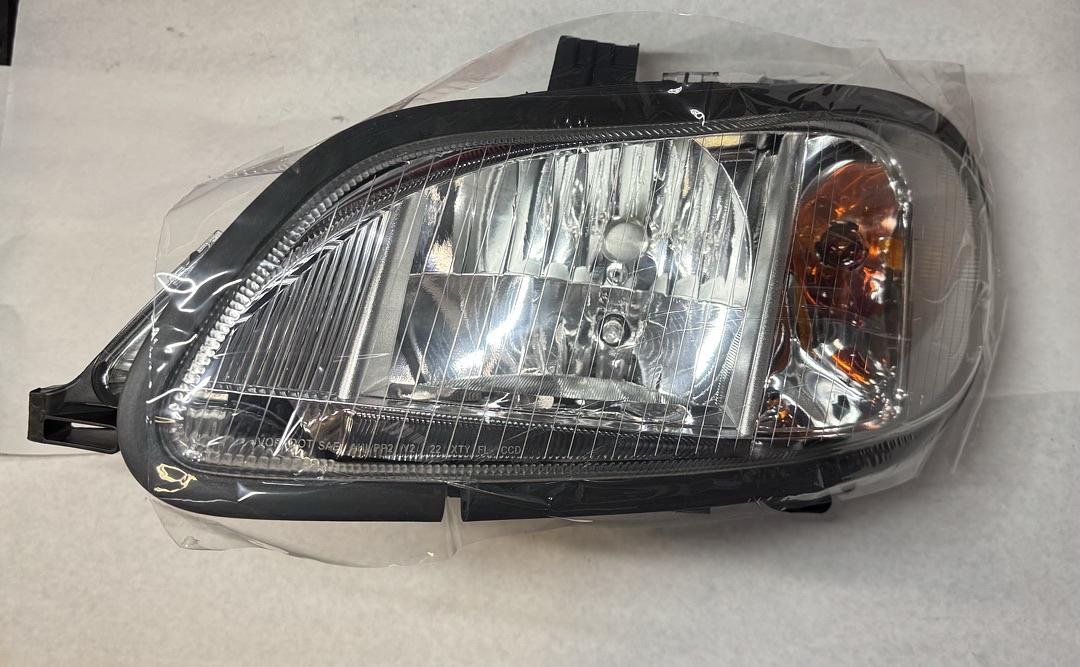 Left Driver And Right Passenger Side Headlights Halogen Headlamps For 2003-2018 Freightliner M2 106 112 AU651039000 33G1101LAS