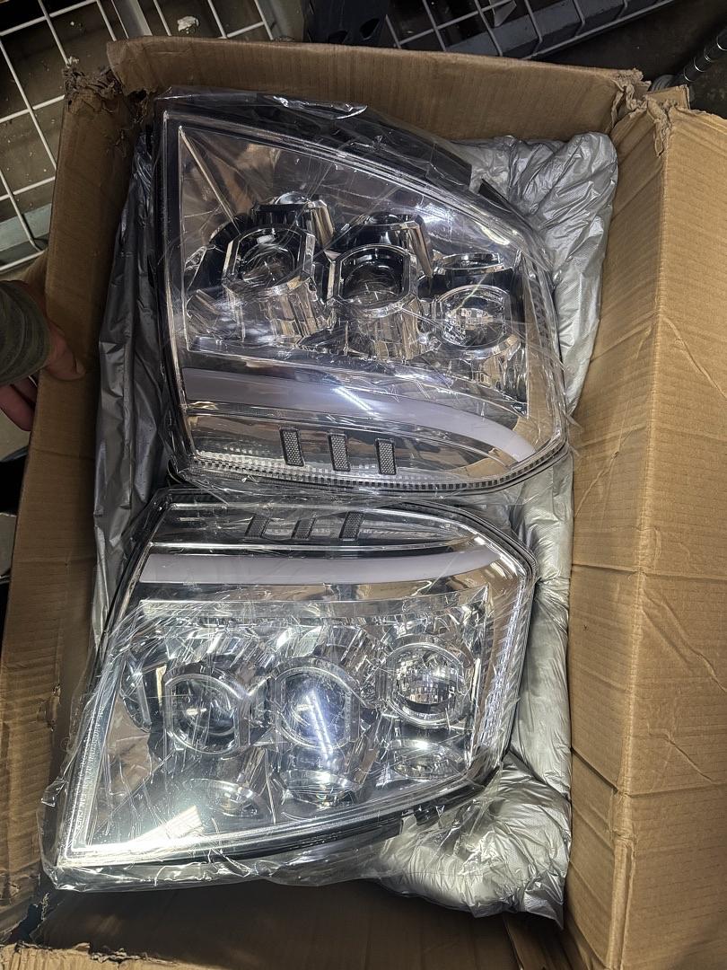 Pair of Headlights Clear Lens/Clear Reflector Halogen/LED Compatible With Escalade 2007-2014 / Escalade ESV 2007-2014