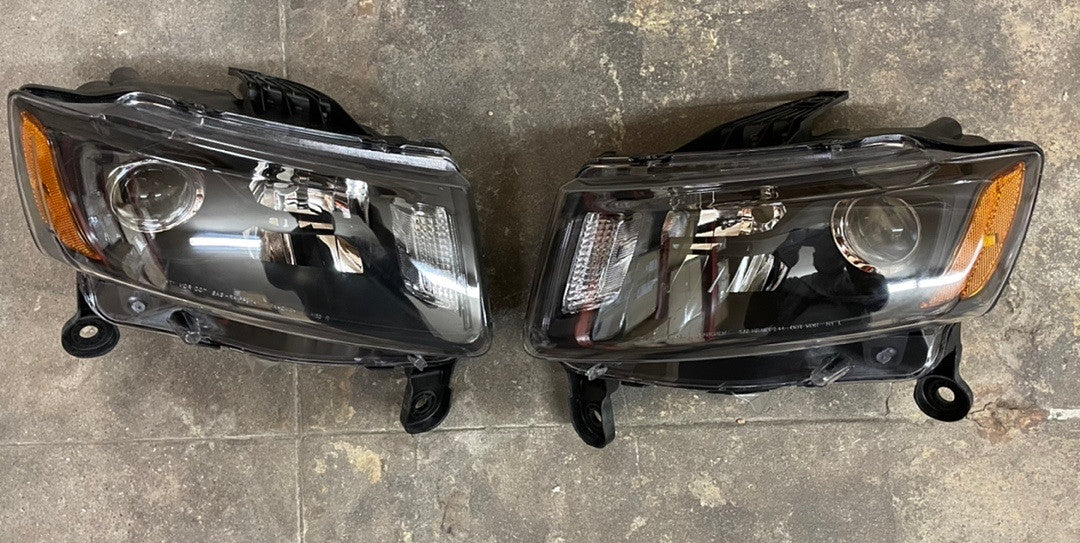 OB-HL-OH-JGC14-BK-AM 14-16 Grand Cherokee Black Housing Projector Headlights