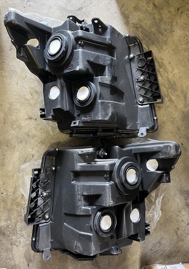 Pair of Factory Headlights Compatible with 17-22 Titan / 16-22 Titan XD Black/Clear