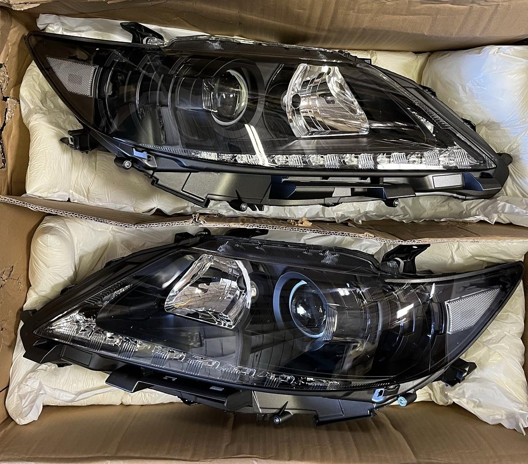 LED DRL Projector Headlights Compatible with 13-15 Lexus ES300h ES350, Halogen Model, Black/Clear Reflector